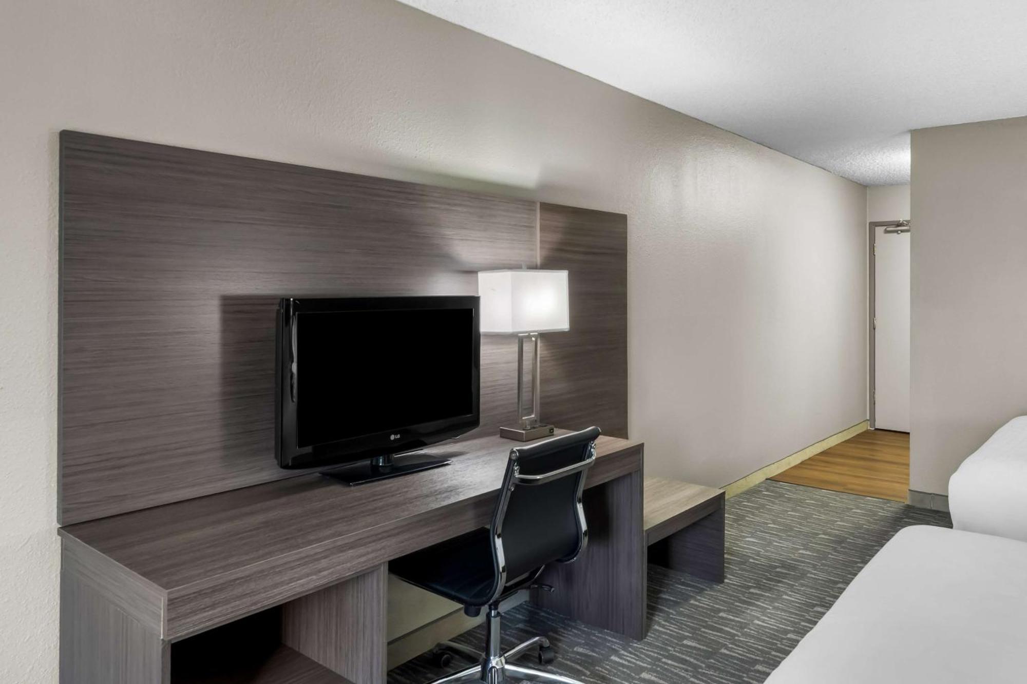 Queen Room with Two Queen Beds - Non-Smoking,1679567866:JPEG